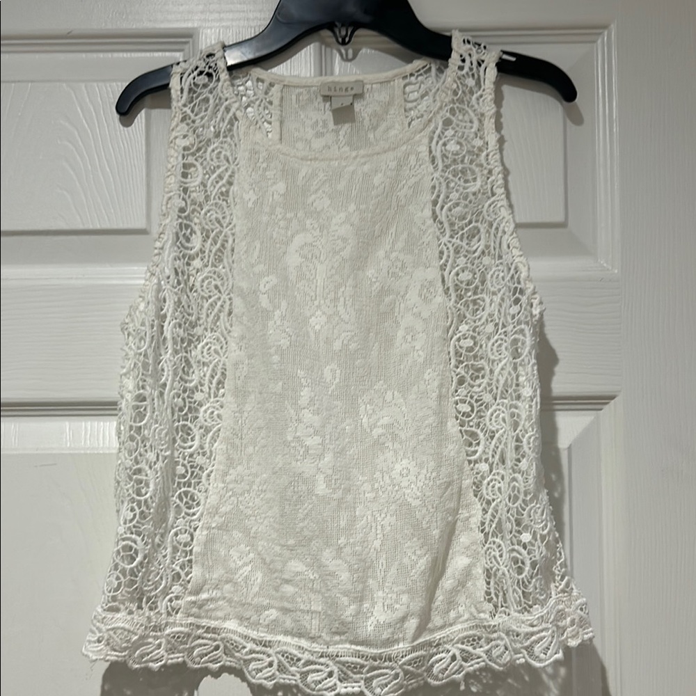 Hinge-Lace Sleeveless Top